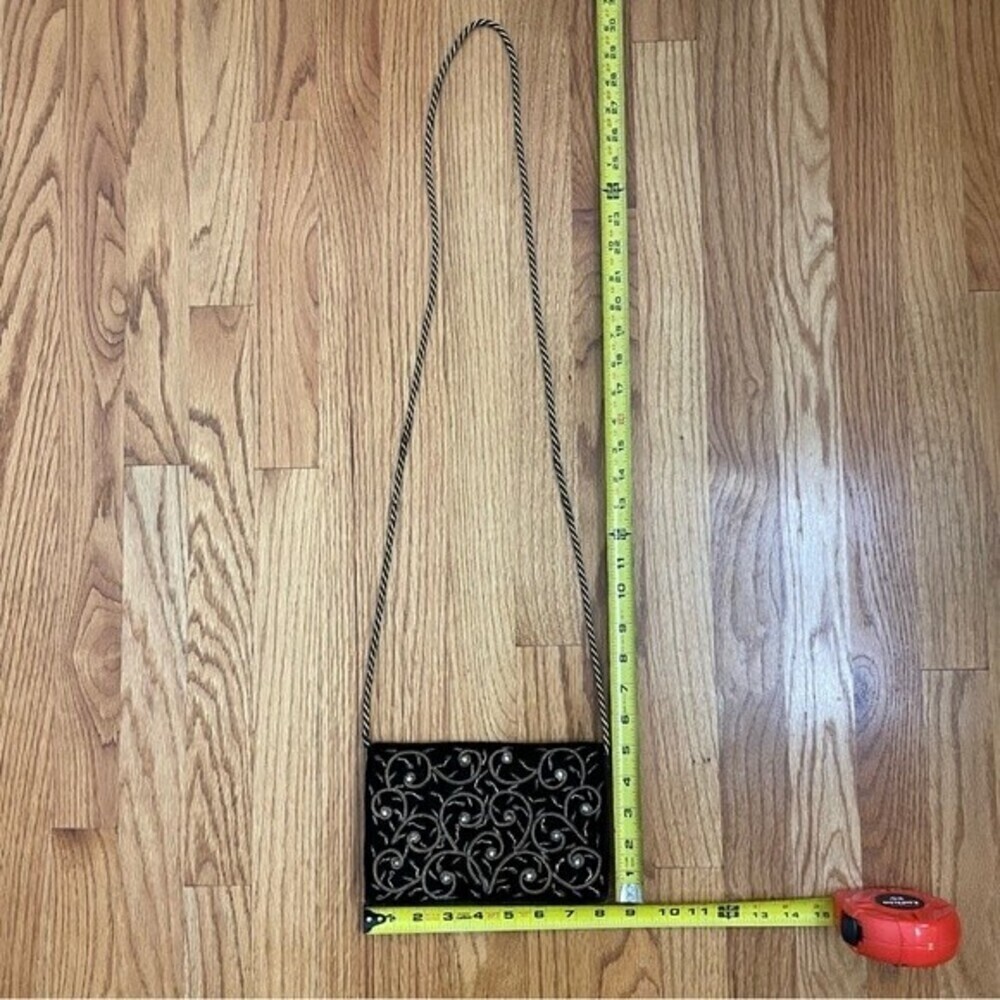 Vintage velvet embroidered bag with faux pearls - Picture 16 of 16